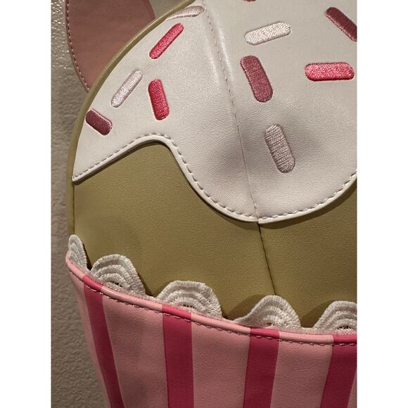 Loungefly Disney Aristocats Marie Cat Cupcake Backpack - Picture 3 of 10